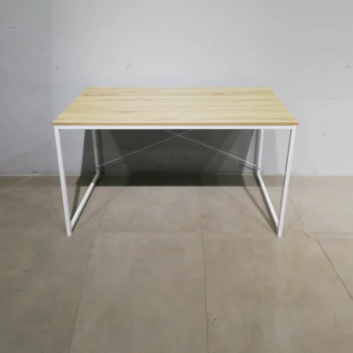Mesa de oficina de 120x60x70 cm con estructura de acero y base de melamina