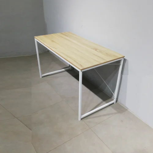 Mesa de oficina de 120x60x70 cm con estructura de acero y base de melamina