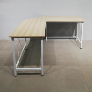 Escritorio en L de segunda mano (149x150x75cm) perfecta para despacho, oficina, casa... en venta en cabauoportunitats.com