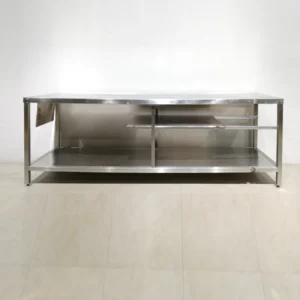 Taula d'acer inoxidable de 251x70x85 cm de segona mà en bon estat en venda a cabauoportunitats.com