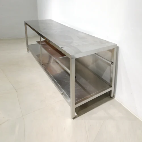 Taula d'acer inoxidable de 251x70x85 cm de segona mà en bon estat en venda a cabauoportunitats.com