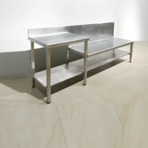 Taula de treball d'inox de 239x62x98cm de gran qualitat i resistència en bon estat