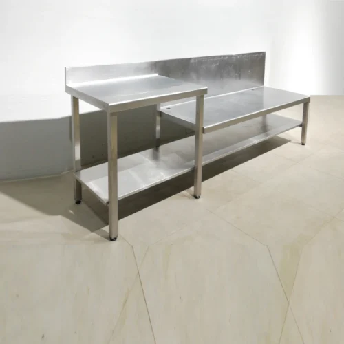Taula de treball d'inox de 239x62x98cm de gran qualitat i resistència en bon estat