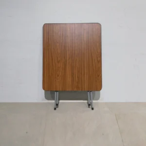 Mesa plegable de 68x60x62cm procendente de una empresa en cierre