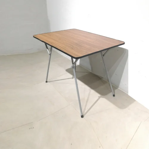 Mesa plegable de 91x61x65cm procendente de una empresa en cierre