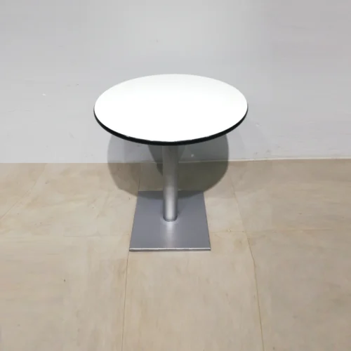 Taula amb peu central de gran qualitat (ø 70x75 cm) perfecta per a bar, restaurant, hotel en venda a cabauoportunitats.com