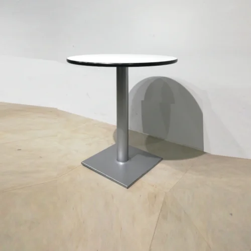 Taula amb peu central de gran qualitat (ø 70x75 cm) perfecta per a bar, restaurant, hotel en venda a cabauoportunitats.com