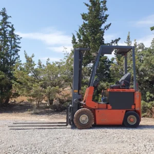 Carretó elevador elèctric NISSAN 1.500kg amb masteler triple i bateria regenerada en venda a cabauoportunitats.com