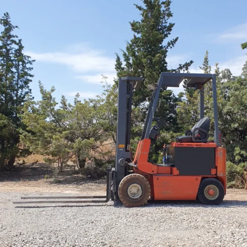 Carretó elevador elèctric NISSAN 1.500kg amb masteler triple i bateria regenerada en venda a cabauoportunitats.com