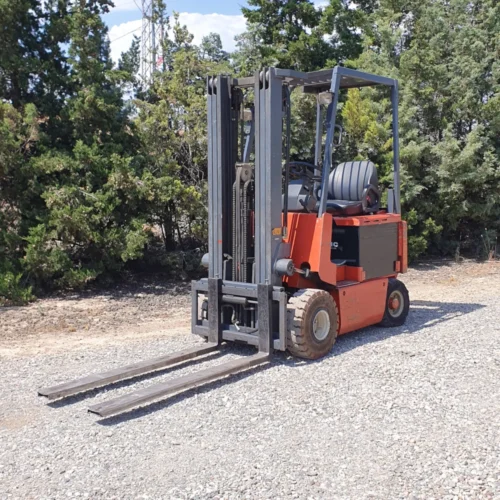 Carretó elevador elèctric NISSAN 1.500kg amb masteler triple i bateria regenerada en venda a cabauoportunitats.com