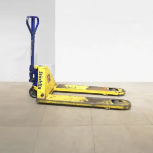 Transpaleta manual de ocasión STÖCKLIN 2000kg en buen estado, procedente de una empresa en cierre