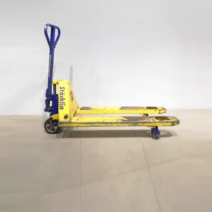 Transpaleta manual de ocasión STÖCKLIN 2000kg en buen estado, procedente de una empresa en cierre