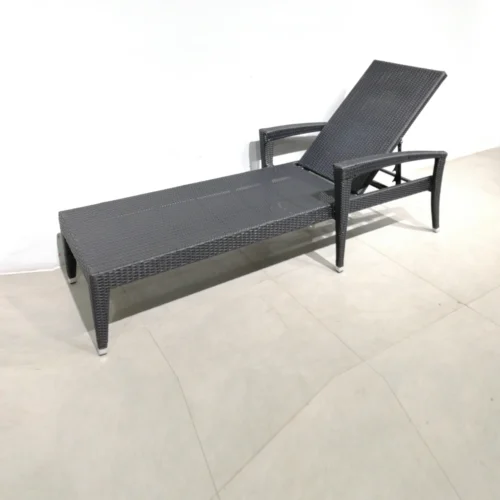 Gandula (68x204x56cm) amb esquena inclinable i reposabraços feta d'acer i ràfia