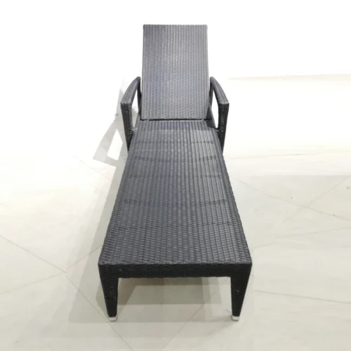 Gandula (68x204x56cm) amb esquena inclinable i reposabraços feta d'acer i ràfia