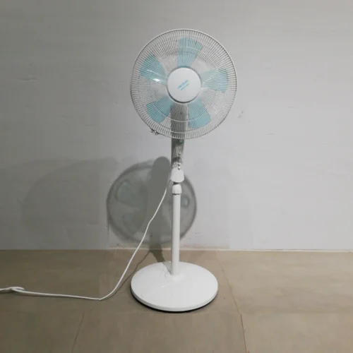 Ventilador de pie CECOTEC EnergySilence 500, elegante, de color blanco en venta en cabauoportunitats.com