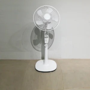 Ventilador de pie CECOTEC FORCESILENCE 1010 EXTREMEFLOW, elegante, de color blanco en venta en cabauoportunitats.com