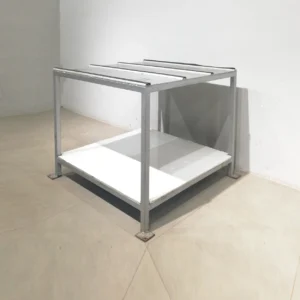 Banco de trabajo de 99x100x88cm hecho de estructura galvanitzada y base inferior de melamina