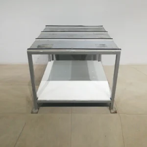 Banco de trabajo de 99x100x88cm hecho de estructura galvanitzada y base inferior de melamina