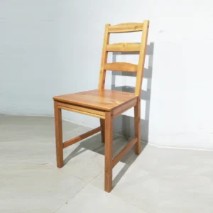 Silla de madera IKEA (42x48x89 cm) perfecta tanto para uso doméstico como para bar, restaurante...