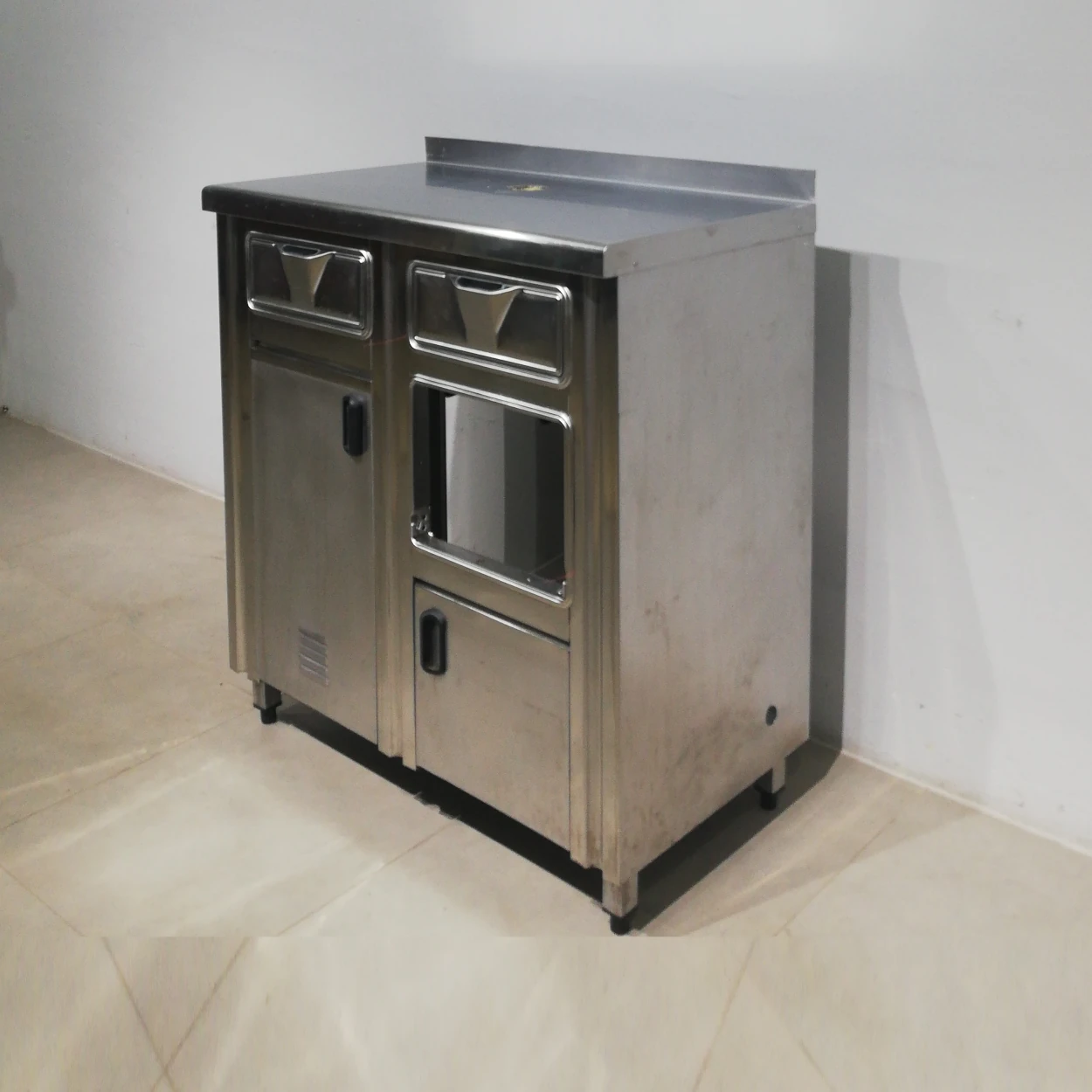 Moble per a cafetera 103x56x116cm d’ocasió fet de xapa d’acer inoxidable de gran qualitat