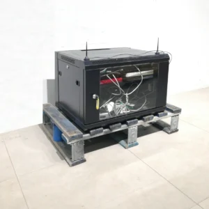 Armari rack d'ocasió (57x50x37cm) fet en xapa d'acer amb porta transparent