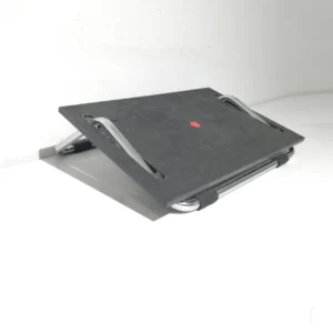 Reposapeus d'inclinació (48x39x12cm) regulable i superfície rugosa per a relaxar els peus