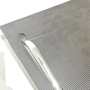 Reposapeus d'inclinació (48x39x12cm) regulable i superfície rugosa per a relaxar els peus