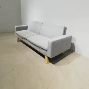 Sofà de 3 places (202x70x82cm) perfecte tant per a ús domèstic com professional