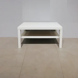 Taula de centre blanca de 90x55x46cm procedent d'una empresa en tancament