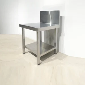 Mesa baja de acero inoxidable de 60x60x65cm de gran qualitat i resistencia en buen estado 