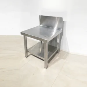 Mesa baja de acero inoxidable de 60x60x65cm de gran qualitat i resistencia en buen estado