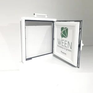 Ventana con marco (61x8x54 cm) hecha de PVC de segunda mano en buen estado