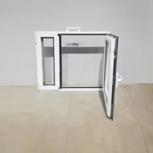 Finestra amb marc sense vidre (90x6x70cm) feta de PVC de segona mà