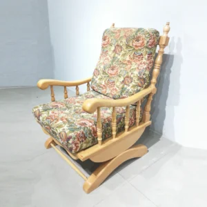 Butaca estil provençal d'ocasió 60x76x96cm de fusta amb coixí molt còmode