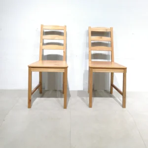 Silla de madera IKEA (41x41x90cm) de segunda mano en buen estado