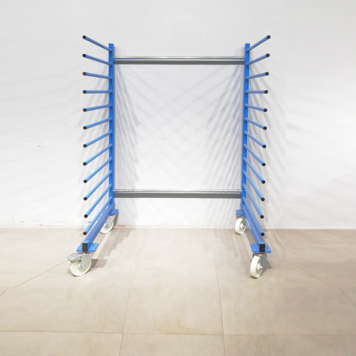 Carro de secado EUROKRAFT con 12 compartimientos nuevo procedente de un final de stock