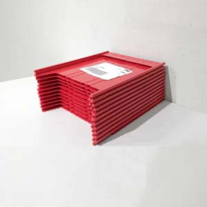 Arxivador de paret FLAT (24x13x77cm) fet de plàstic vermell amb 10 compartiments