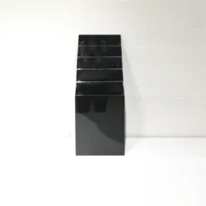 Arxivador de paret (24x14x63cm) de plàstic negre amb 5 compartiments