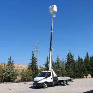 Camió amb plataforma IVECO DAILY 16m d'alçada de treball de segona mà en venda a cabauoportunitats.com