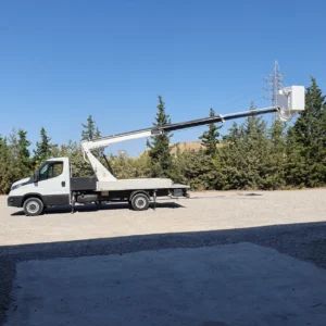 Camió amb plataforma IVECO DAILY 16m d'alçada de treball de segona mà en venda a cabauoportunitats.com