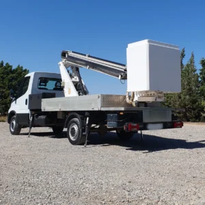 Camió amb plataforma IVECO DAILY 16m d'alçada de treball de segona mà en venda a cabauoportunitats.com
