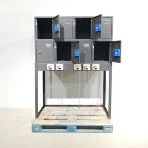 Mòdul de 8 taquilles i amarrament per a 5 carrets amb pany de moneda i cadenes