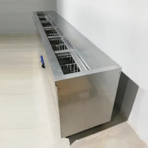 Botellero con 6 puertas (301x57x86cm) procedente de una empresa en cierre