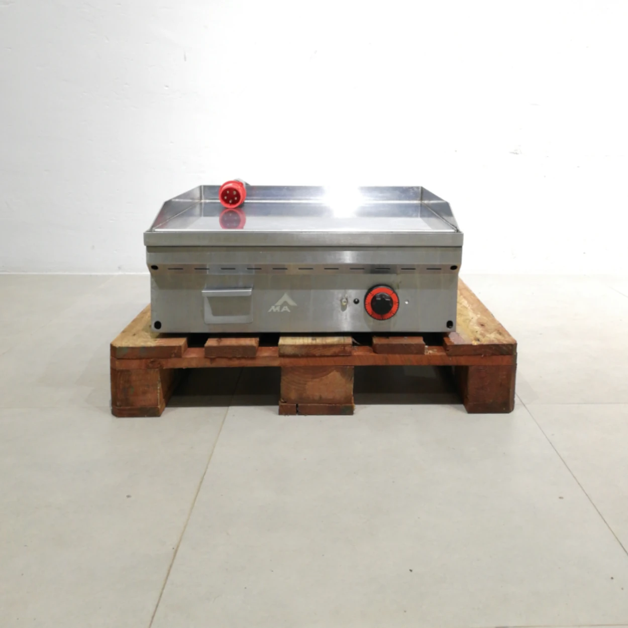 Plancha elรฉctrica MAINHO FCE-60 de ocasiรณn de cromo duro perfecta para bar, restaurante, hotel...