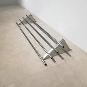 Prestatge d'acer inoxidable per a paret 159x41x27cm de segona mà en bon estat