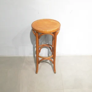 Taburete de ocasión (35x35x74cm) hecho de madera perfecto tanto para uso doméstico como profesional 