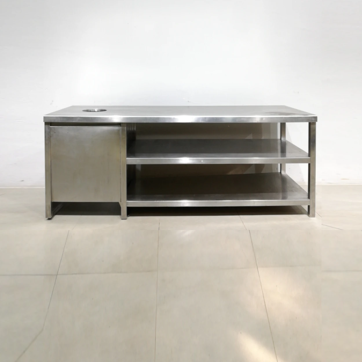 Taula d'acer inoxidable de 200x70x80cm de gran qualitat i resistรจncia en bon estat