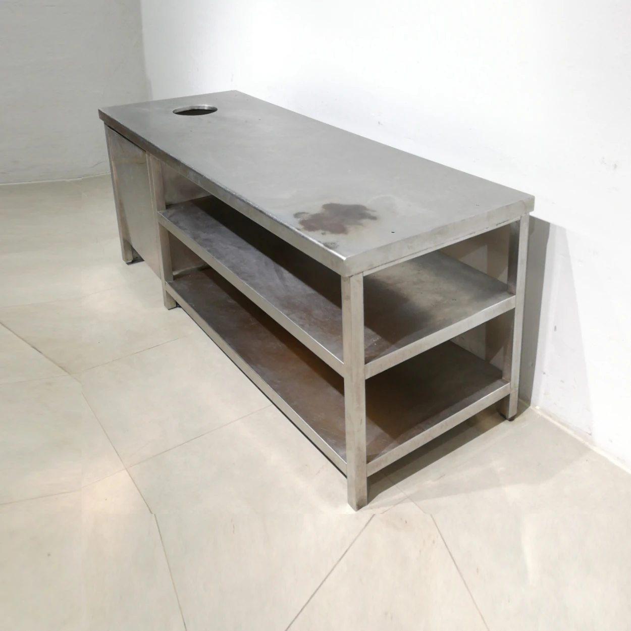 Taula d'acer inoxidable de 200x70x80cm de gran qualitat i resistรจncia en bon estat