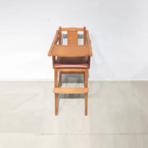 Trona infantil (34x51x88 cm) hecha de madera con asiento acolchado de segunda mano