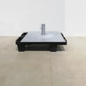 Base de para-sol metàl·lic (50x50x14cm) de segona mà en bon estat